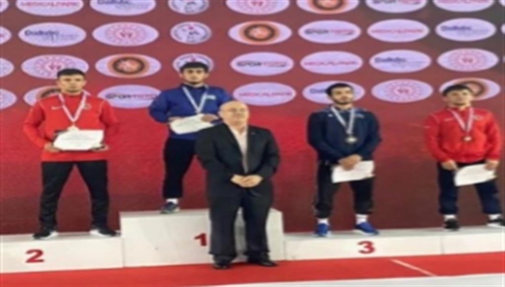 Elmir Əliyev “Çempionlar” turnirində qızıl medal qazanıb