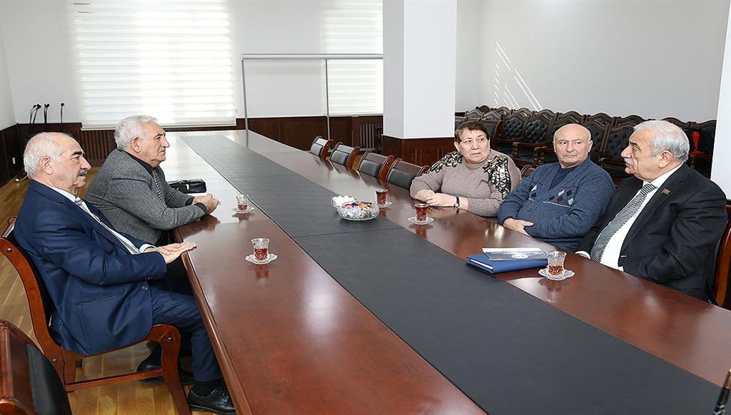 AHİK sədri Səttar Möhbalıyev elmi müəssisələrin həmkarlar ittifaqı komitələrinin sədrləri ilə görüşüb