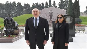 Ümummilli Lider Heydər Əliyevin məzarını ziyarət